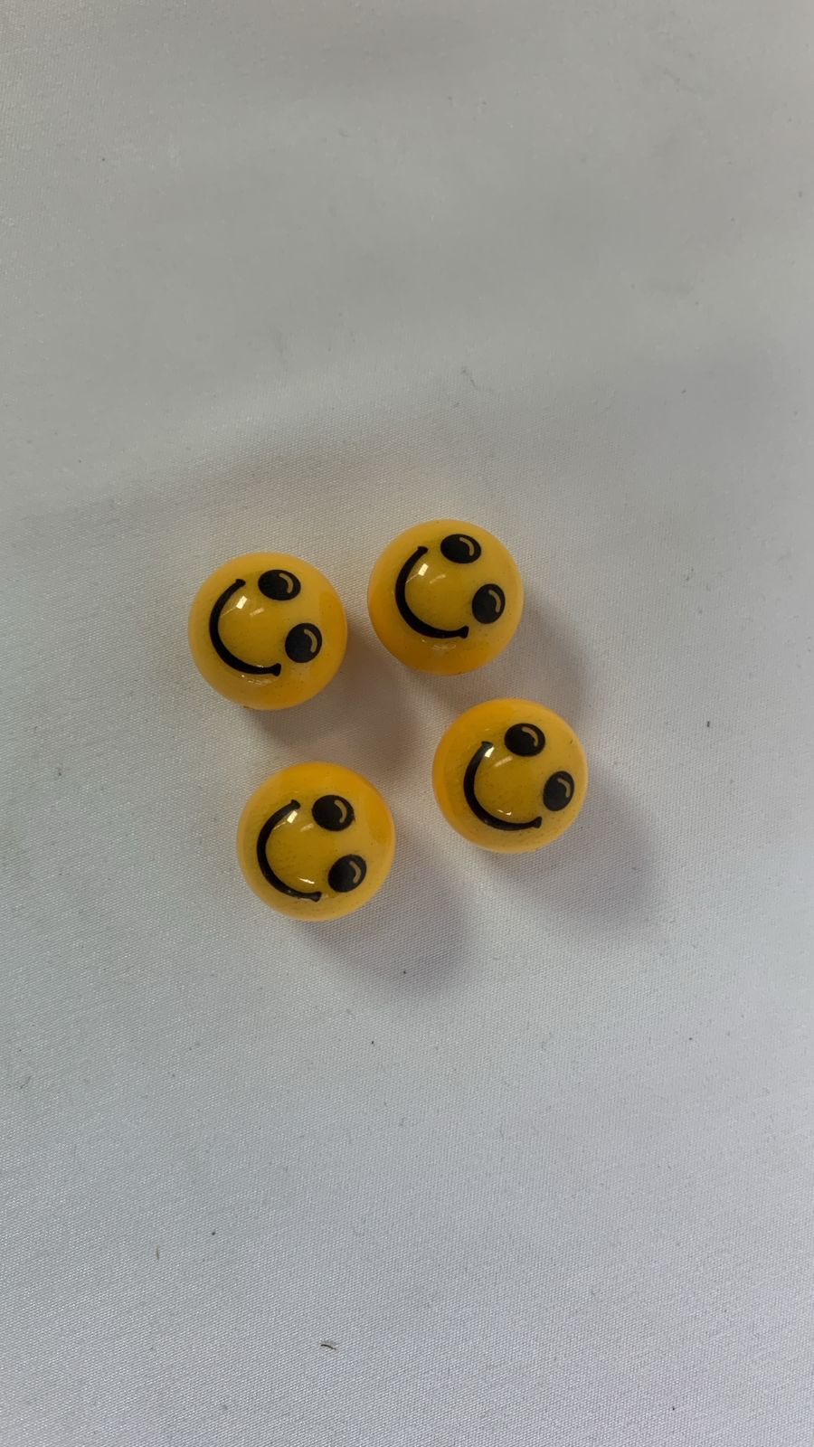 Smiley face emoji valve cap