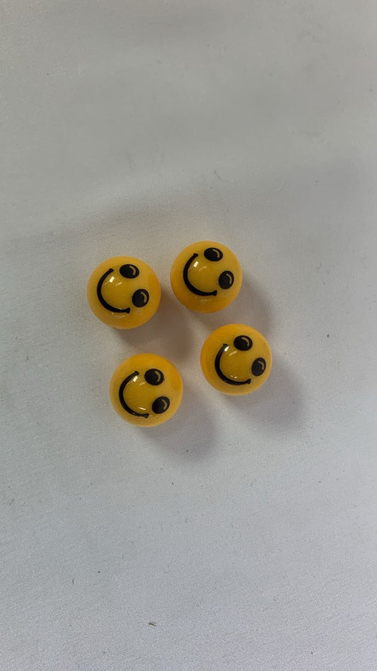 Smiley face emoji valve cap