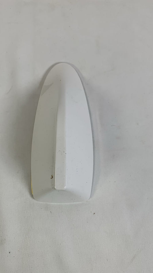 Shark fin antenna
